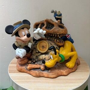 Dinoland USA Clock (Untested) Animal Kingdom Dig In Boneyard